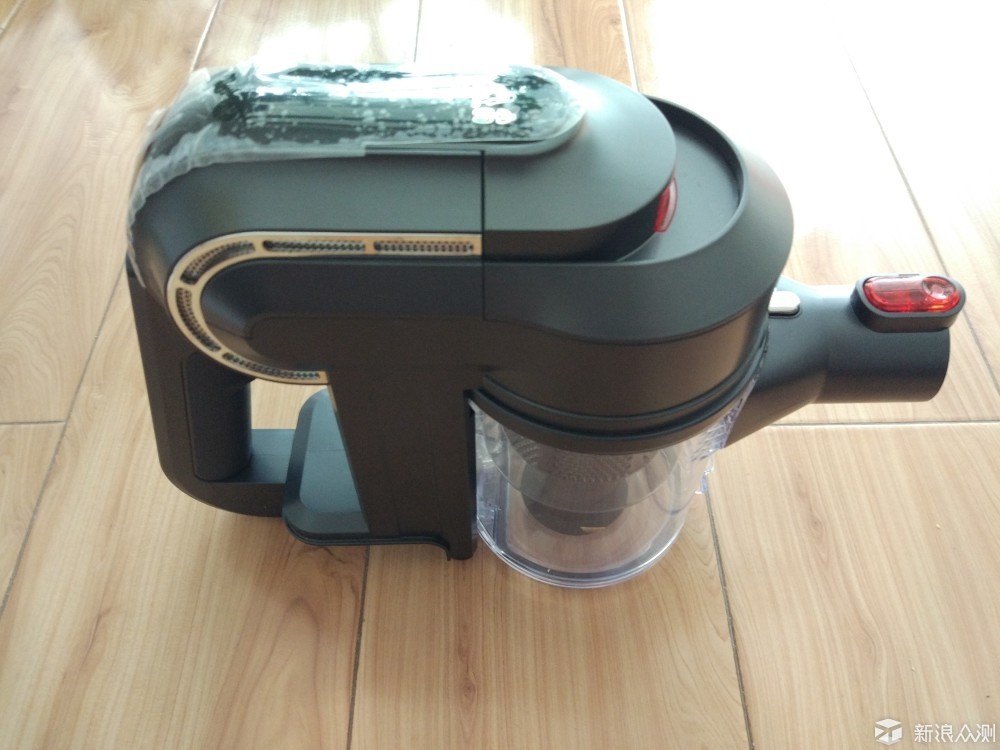 What is the Difference Between a Vacuum Cleaner with a Dust Bag and One